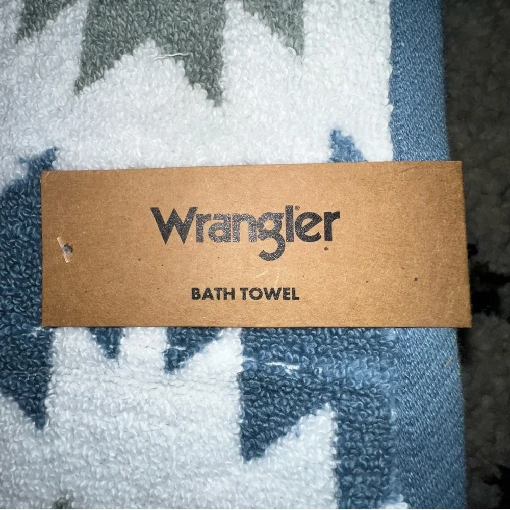 NEW Wrangler Bath Towels White with Sage and Blue Aztec Design 4 Bath & 2 Hand